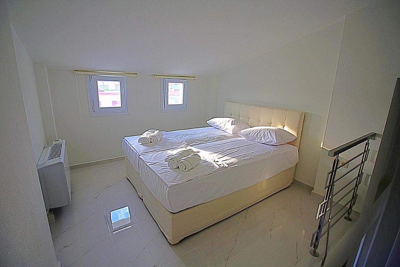 Sky Rays Luxury Apartments Nikiti  Eksteriør billede